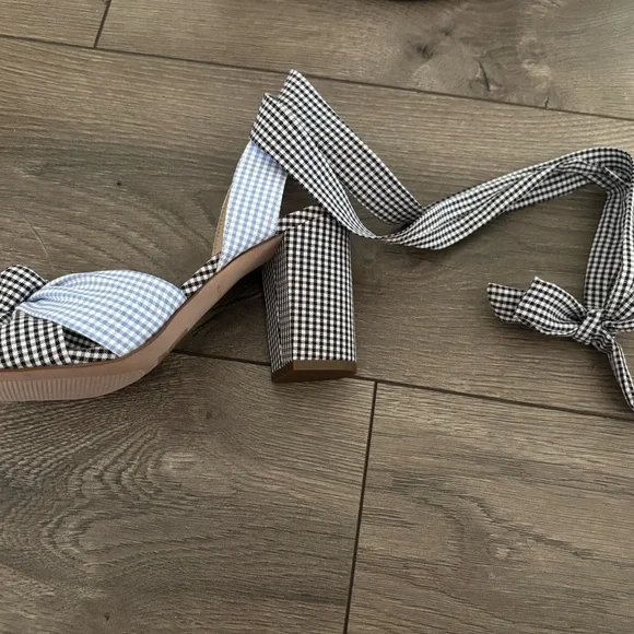 NIB Ann Taylor Lili Gingham Knot Patent Block Heel Sandals Sz 7.5 - Picture 2 of 4